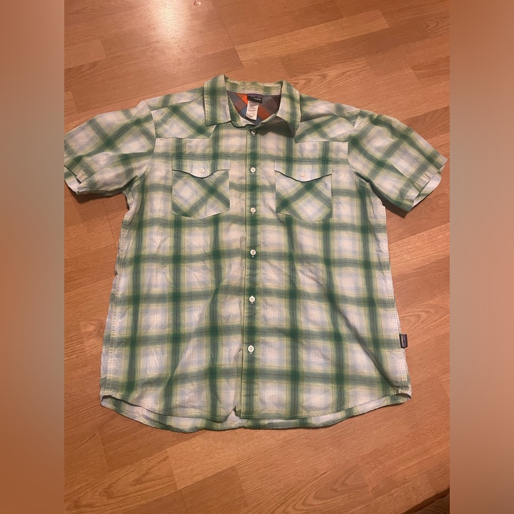 Men’s Patagonia button up size large